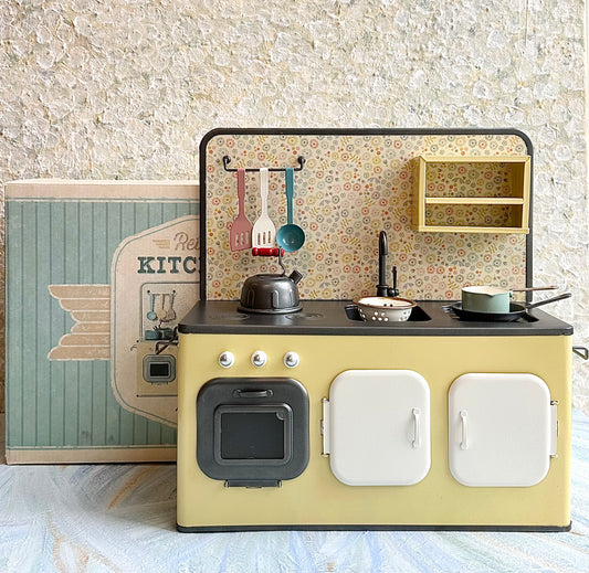 Retro Kitchen - 2016