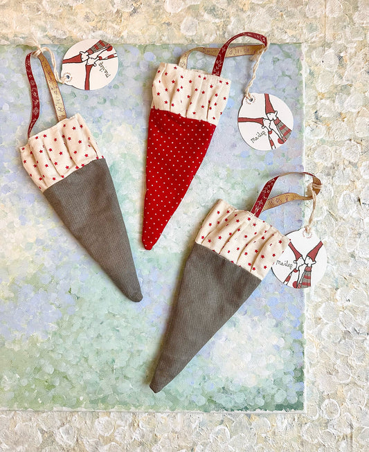 Christmas Ornament Cornet - 2010