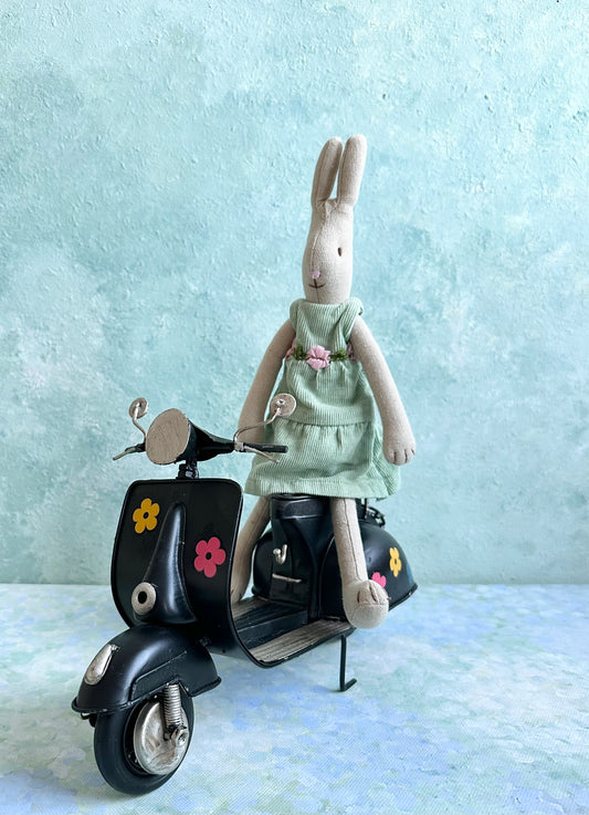 Miniature Vintage Vespa