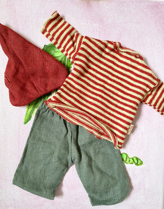 Medium Christmas Outfit - 2019