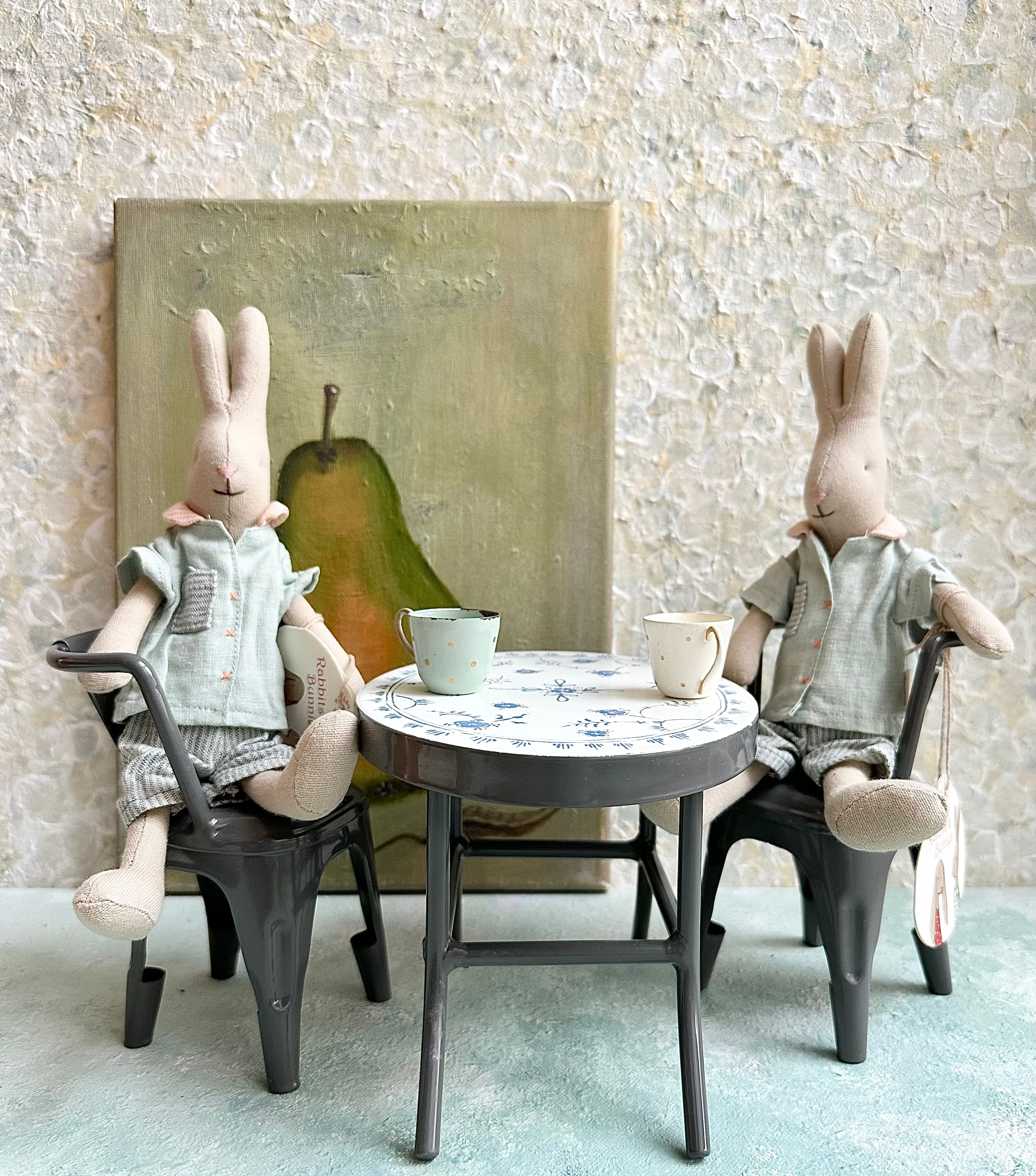 Café Table with Chairs - 2014