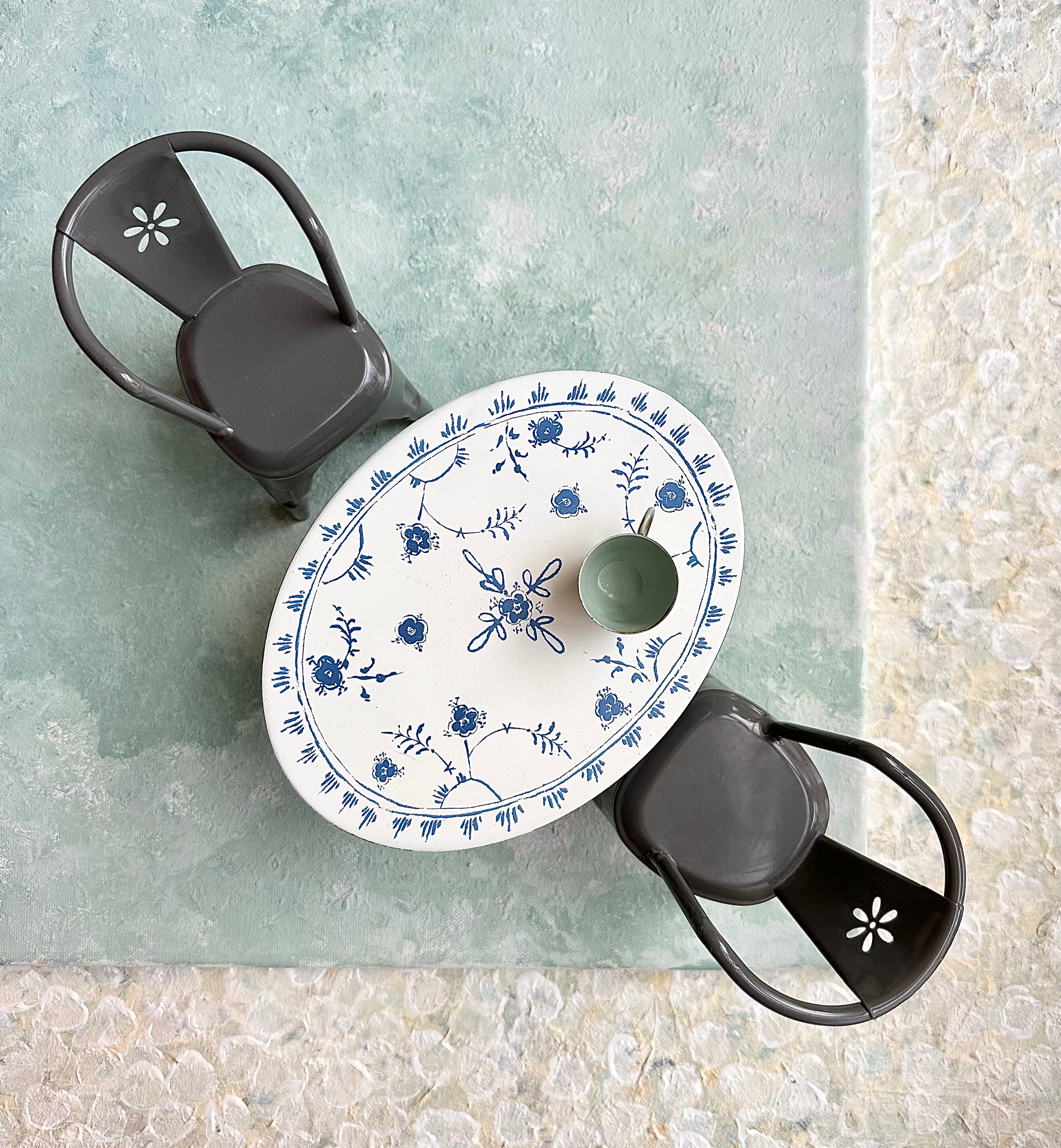 Café Table with Chairs - 2014