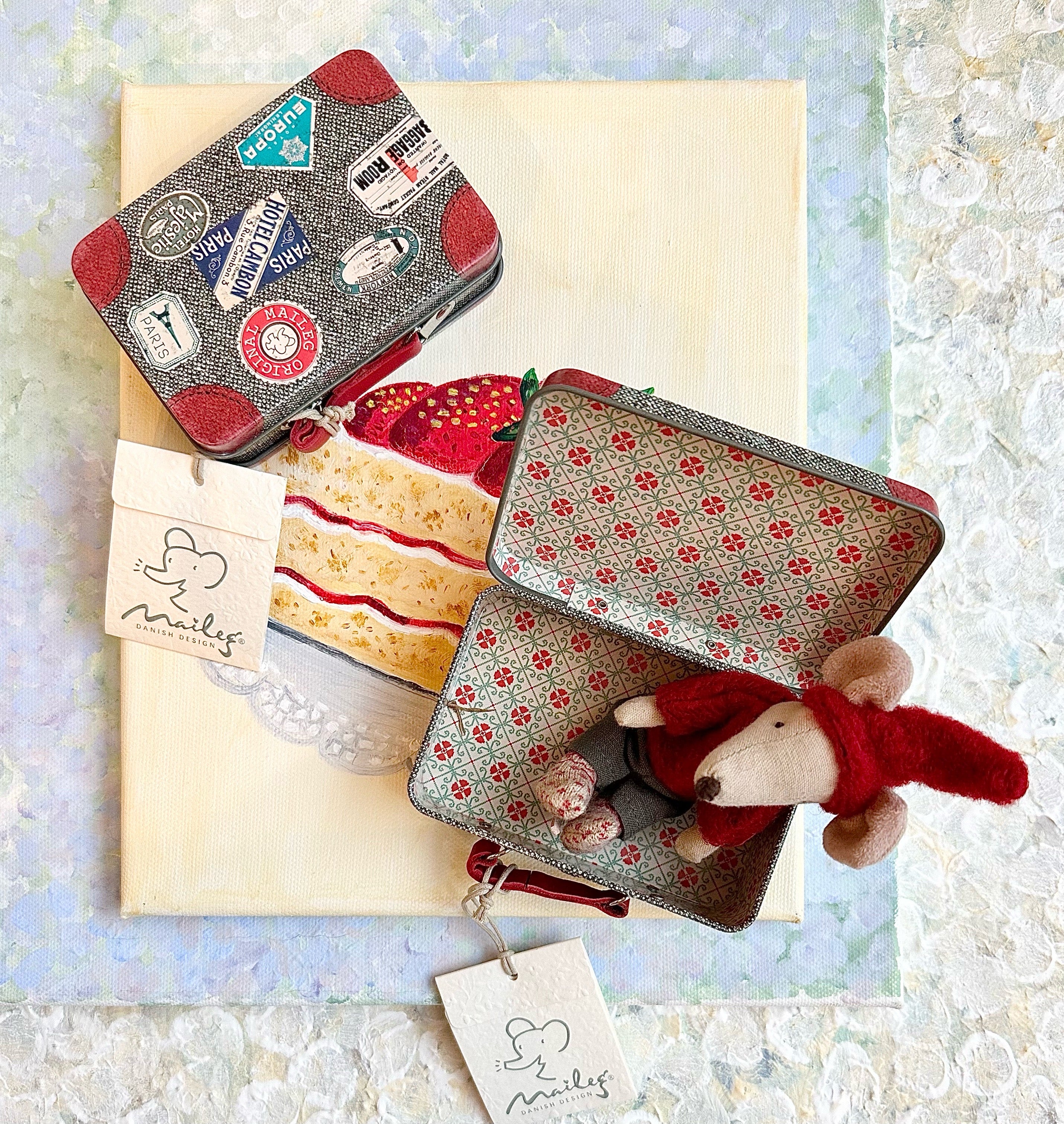 Travel Pixy Mouse in Suitcase - 2016