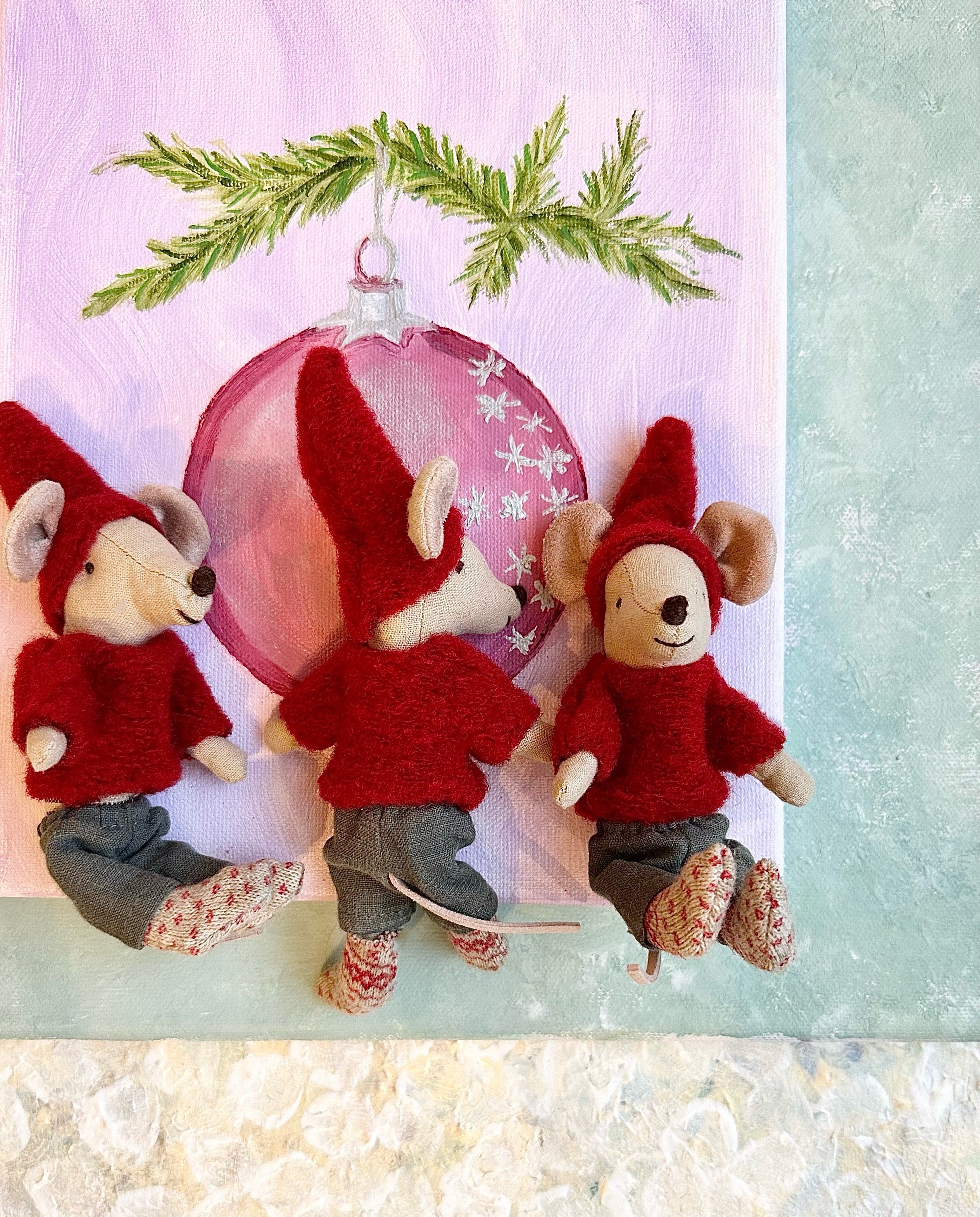 Travel Pixy Mouse in Suitcase - 2016