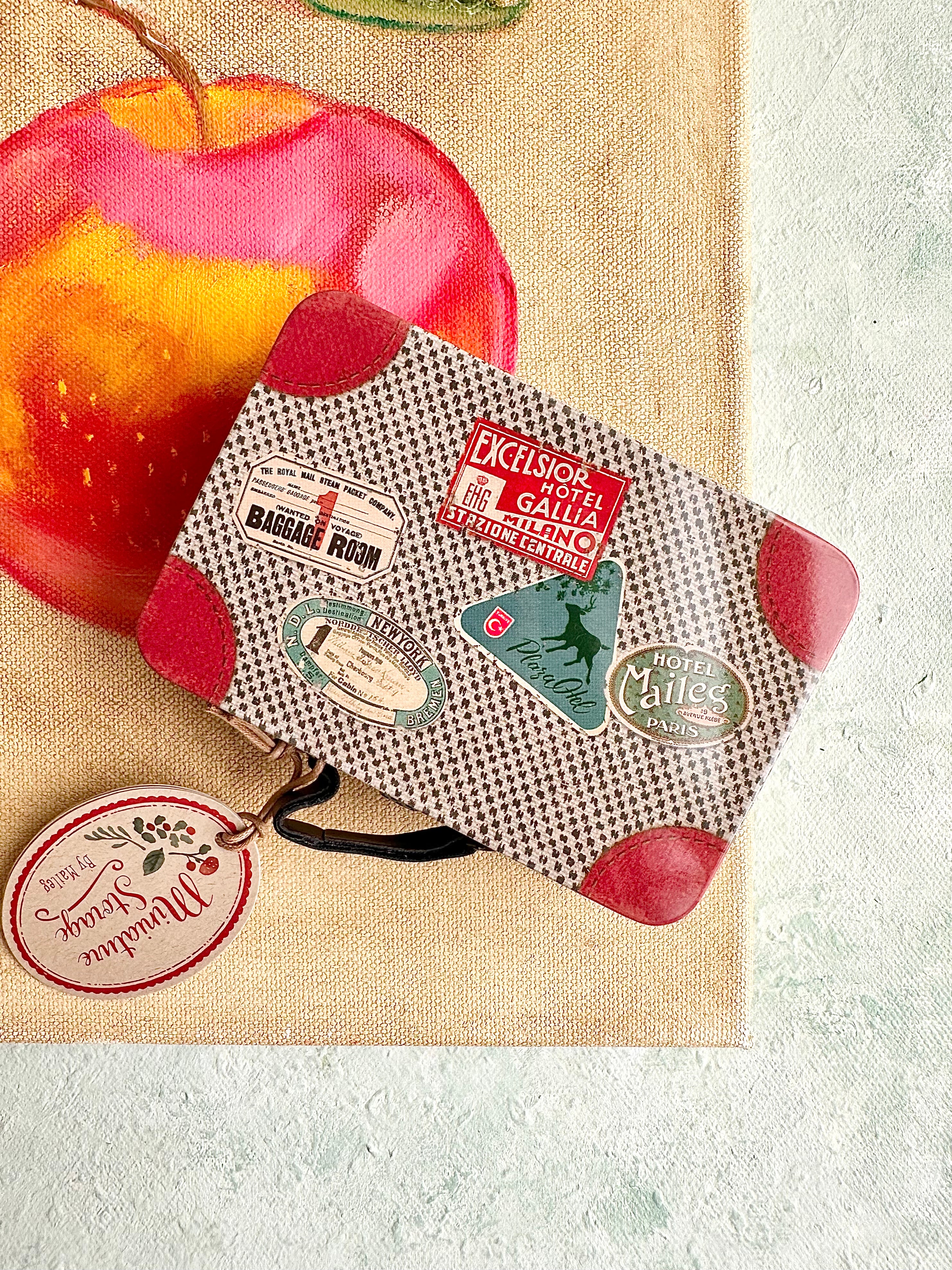 Suitcase/tin - Christmas