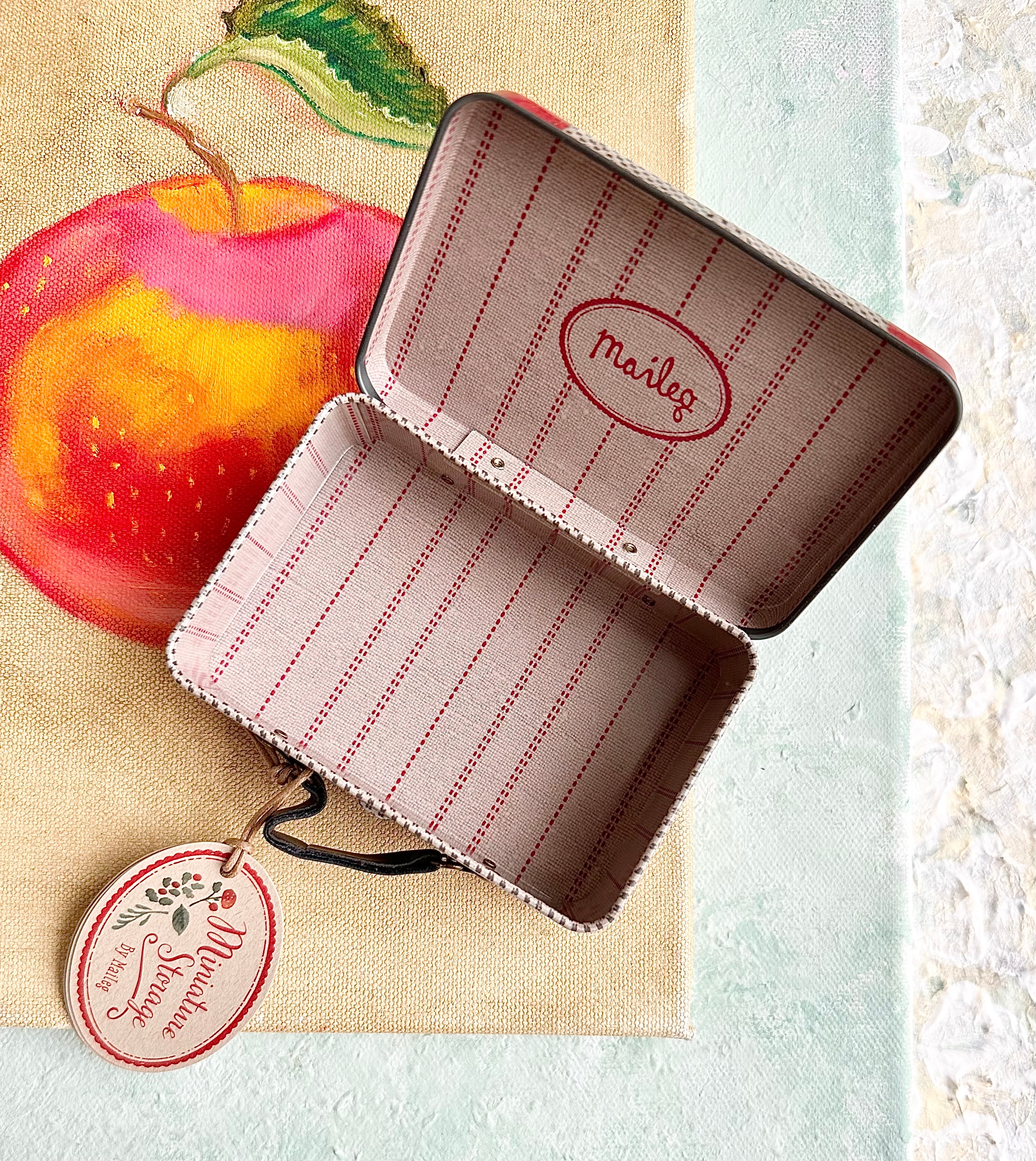 Suitcase/tin - Christmas