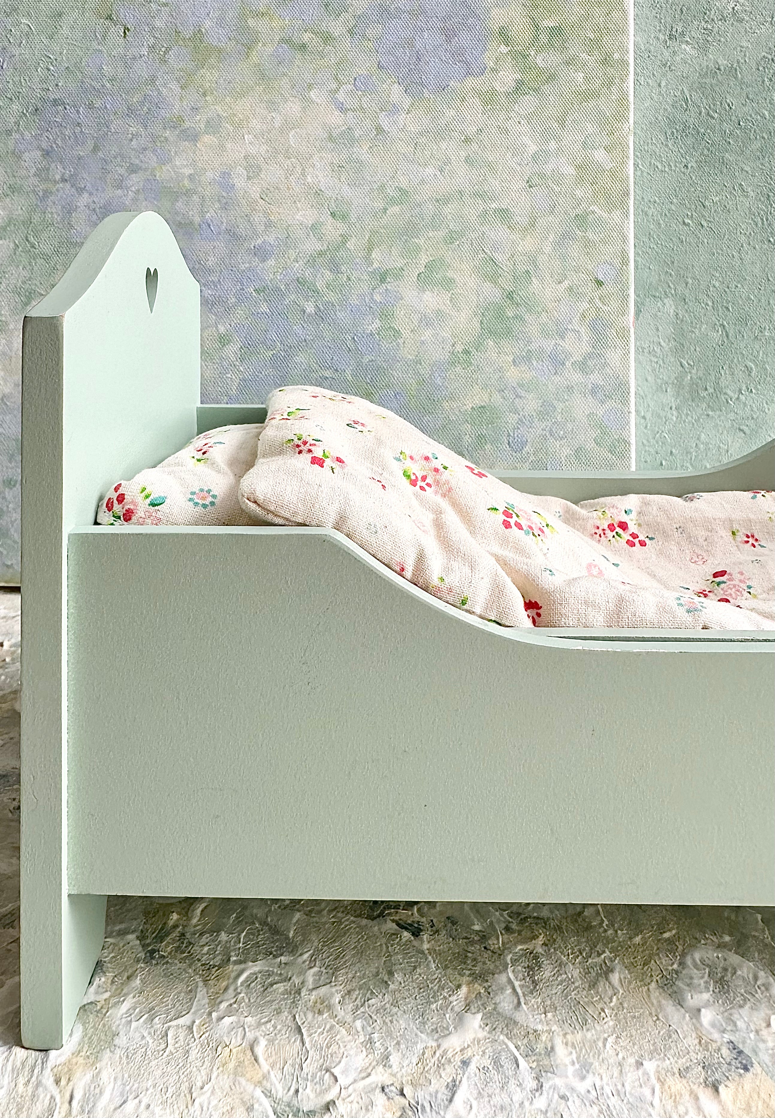 Pull Out Bed with Bedlinen - 2012