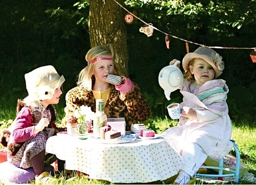 Tea Set in Picnic Bag - 2011
