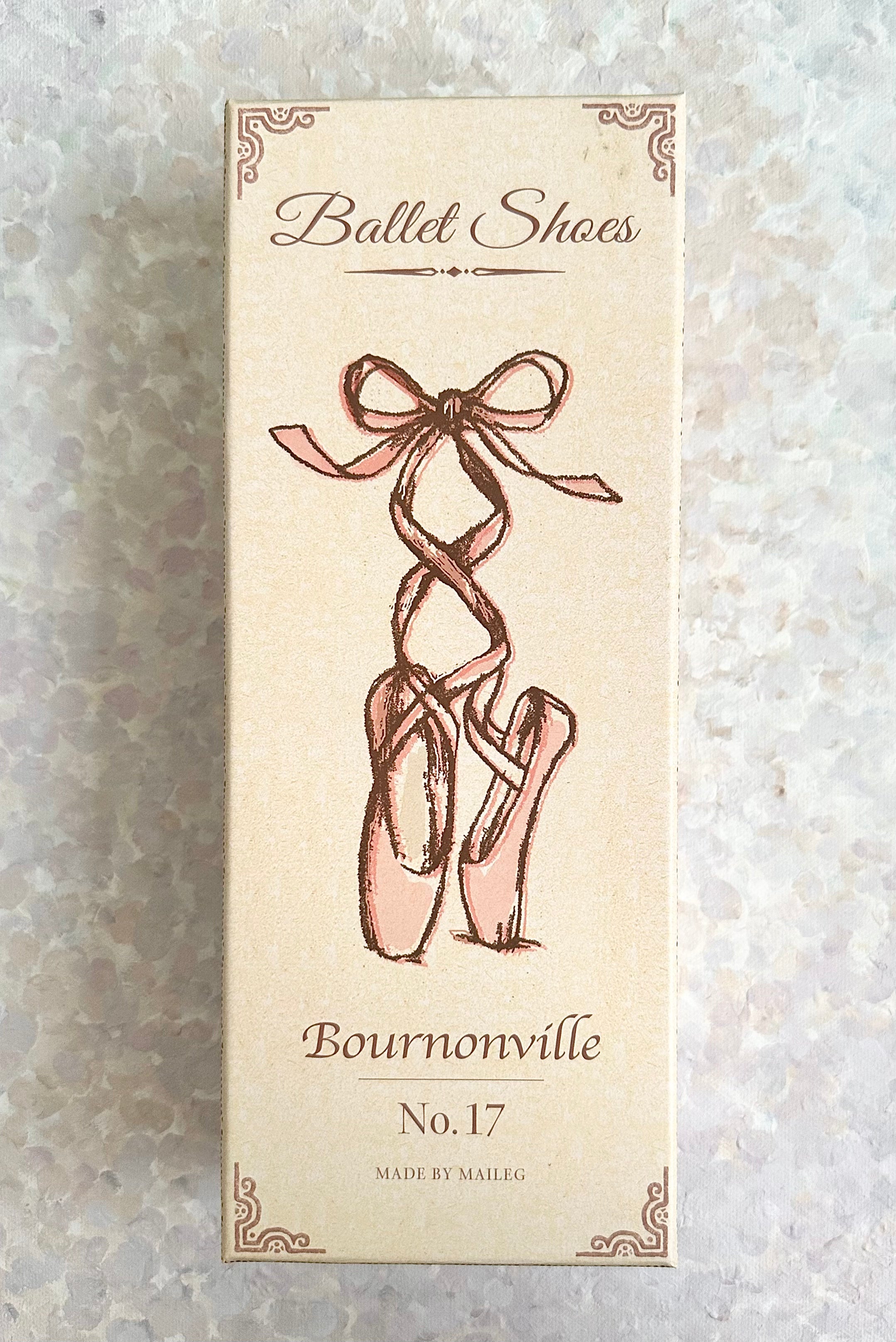 Dancing Cat & Mouse in Shoebox - 2019