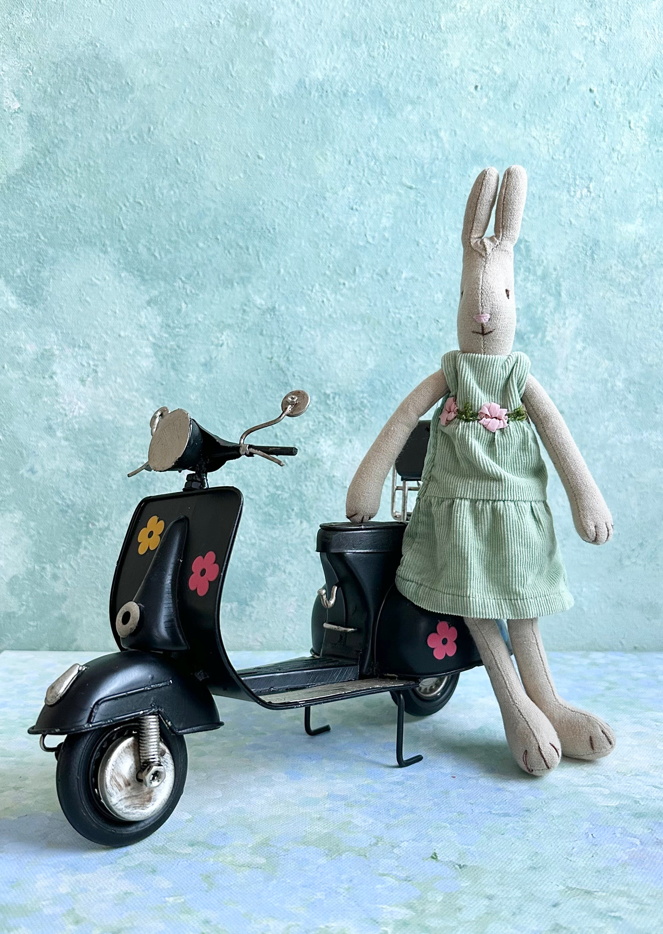 Miniature Vintage Vespa