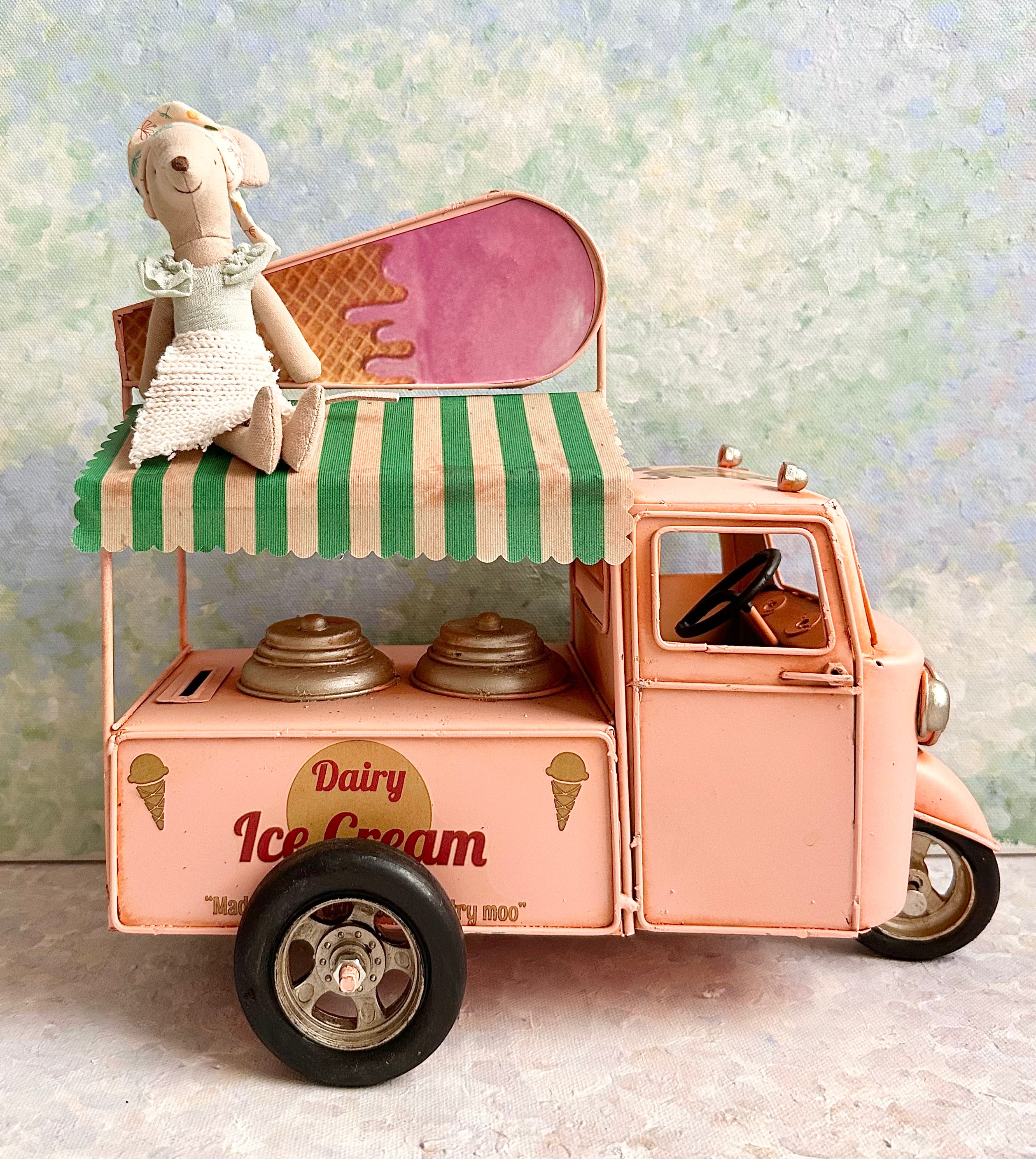 Miniature Vintage Ice Cream Van