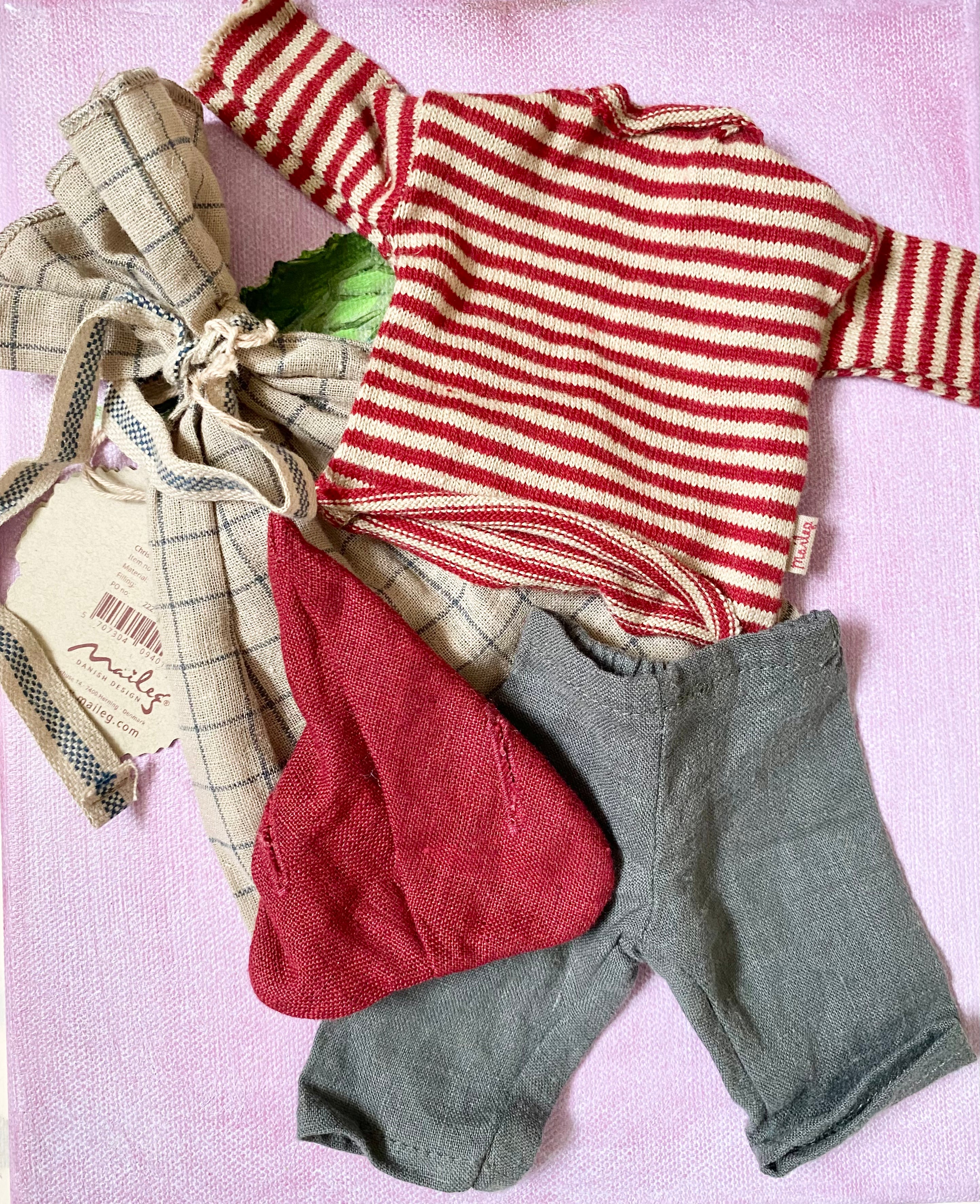 Medium Christmas Outfit - 2019