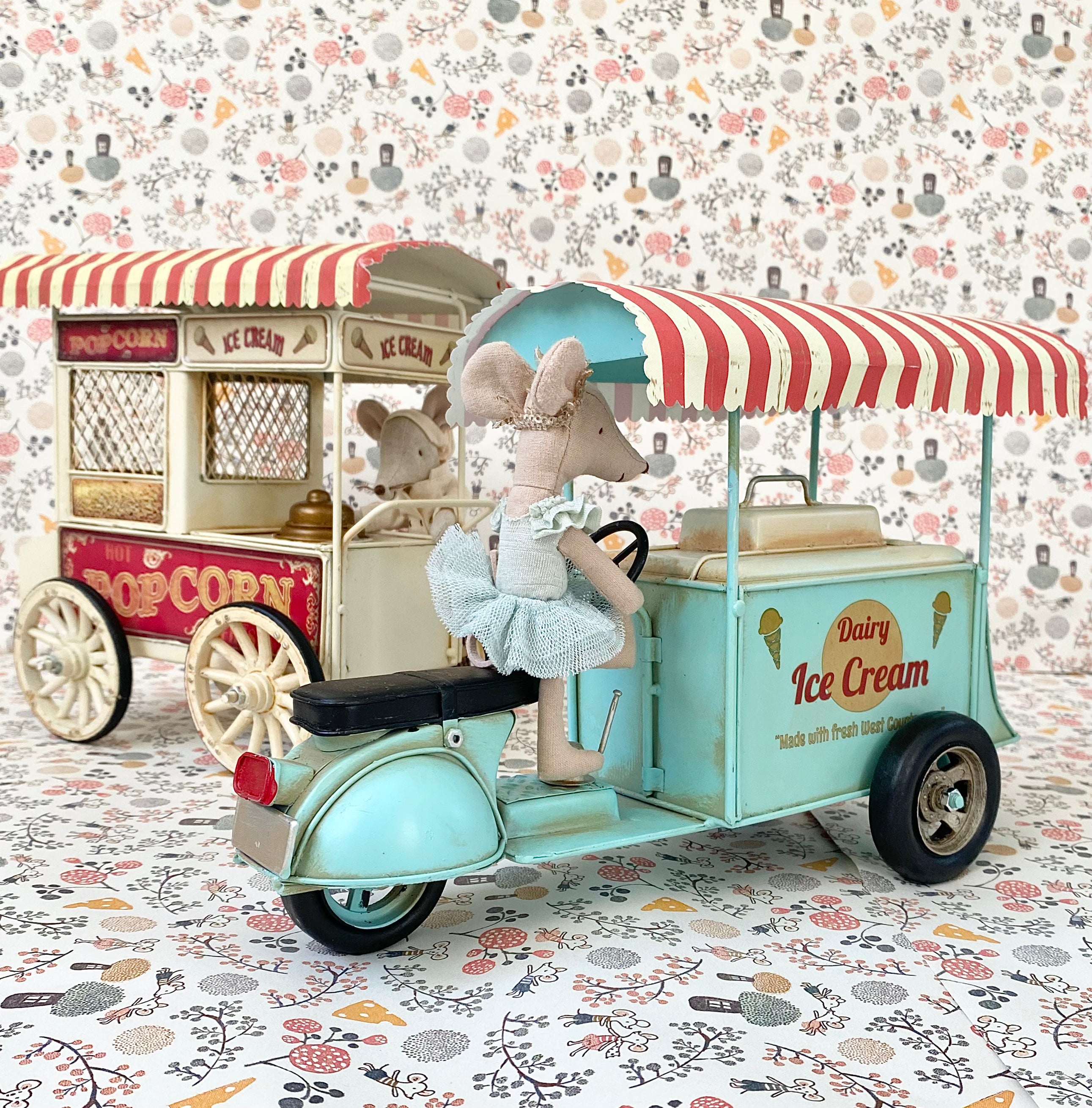 Miniature Vintage Ice Cream Truck