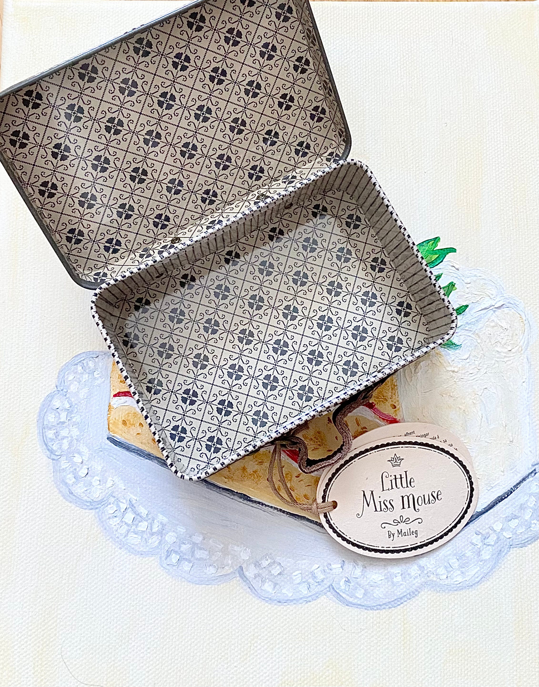 Suitcase/tin - Little Miss Mouse