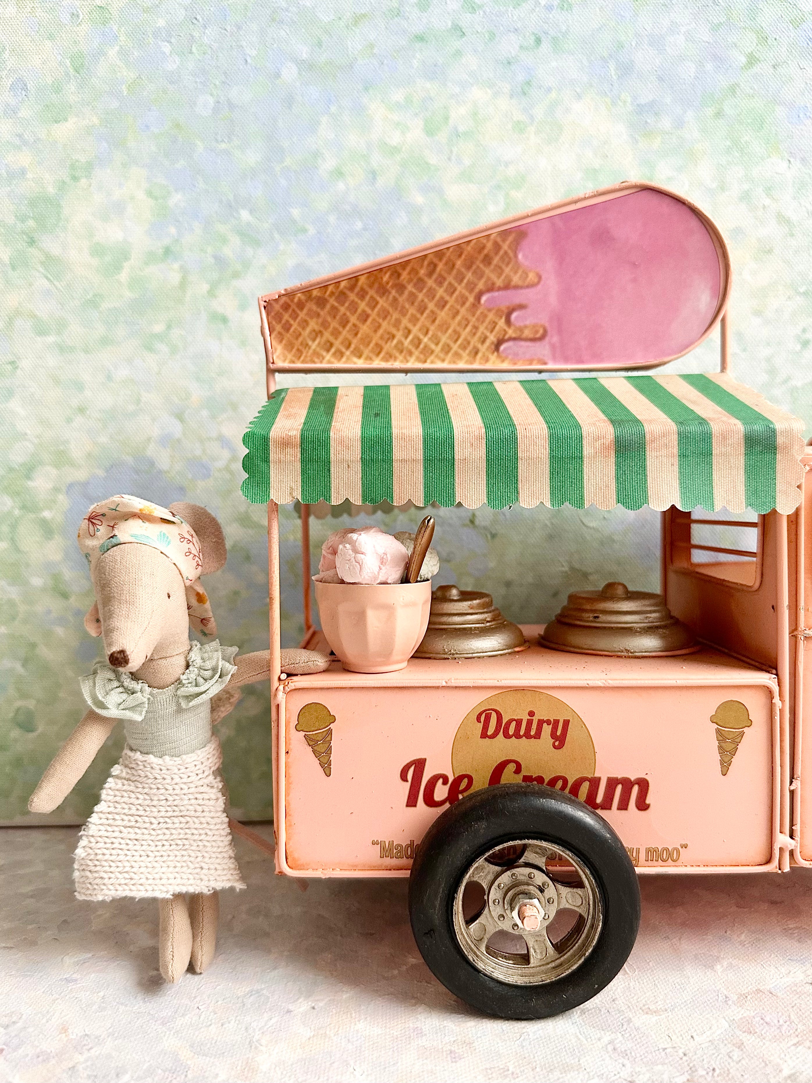 Miniature Vintage Ice Cream Van
