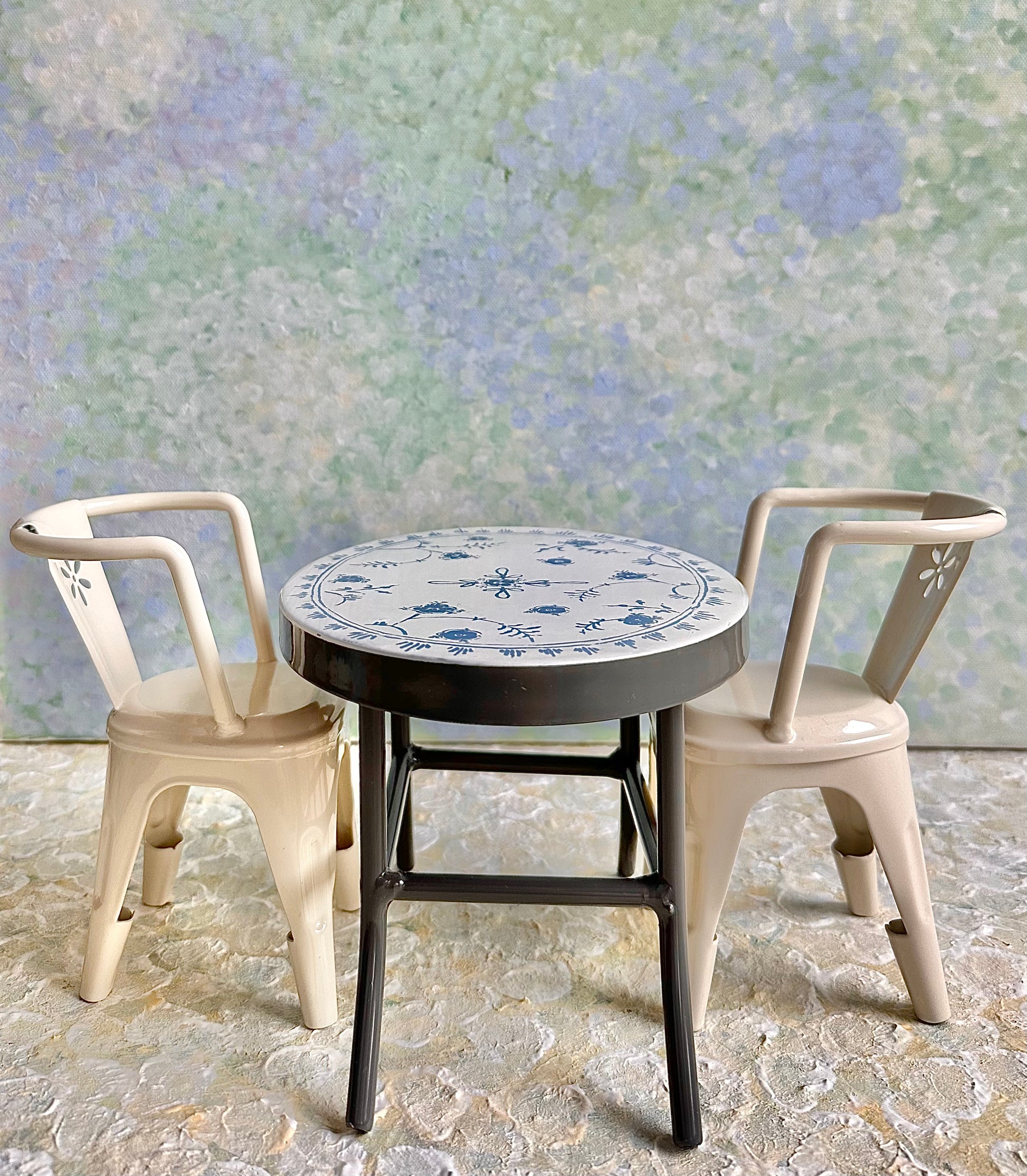 Café Table with Chairs - 2014