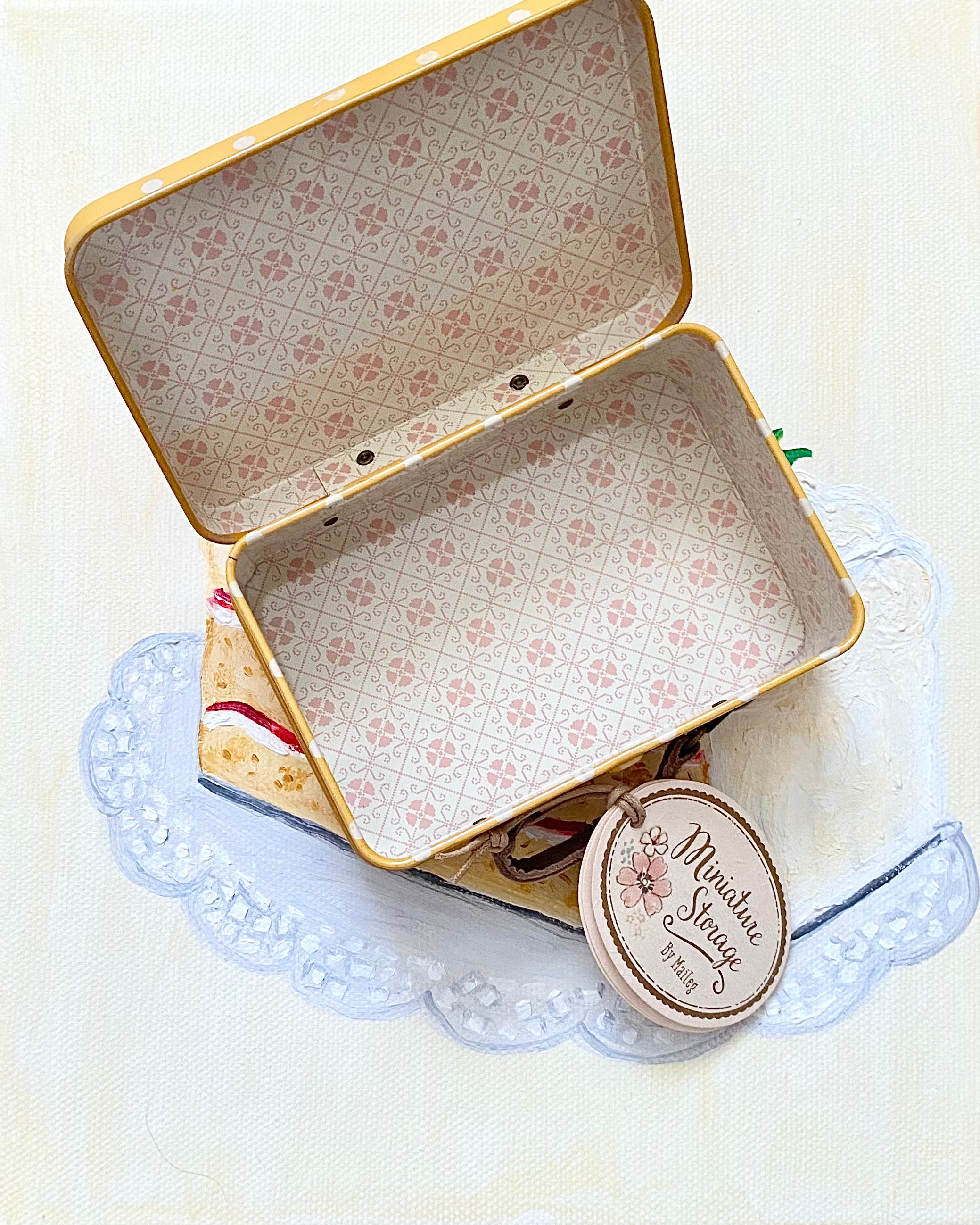 Suitcase/tin - Yellow Polka
