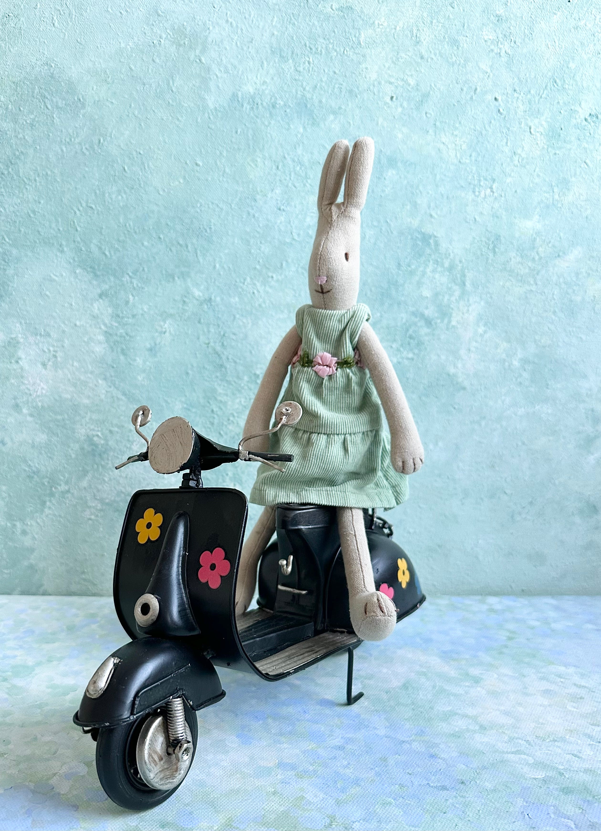 Miniature Vintage Vespa