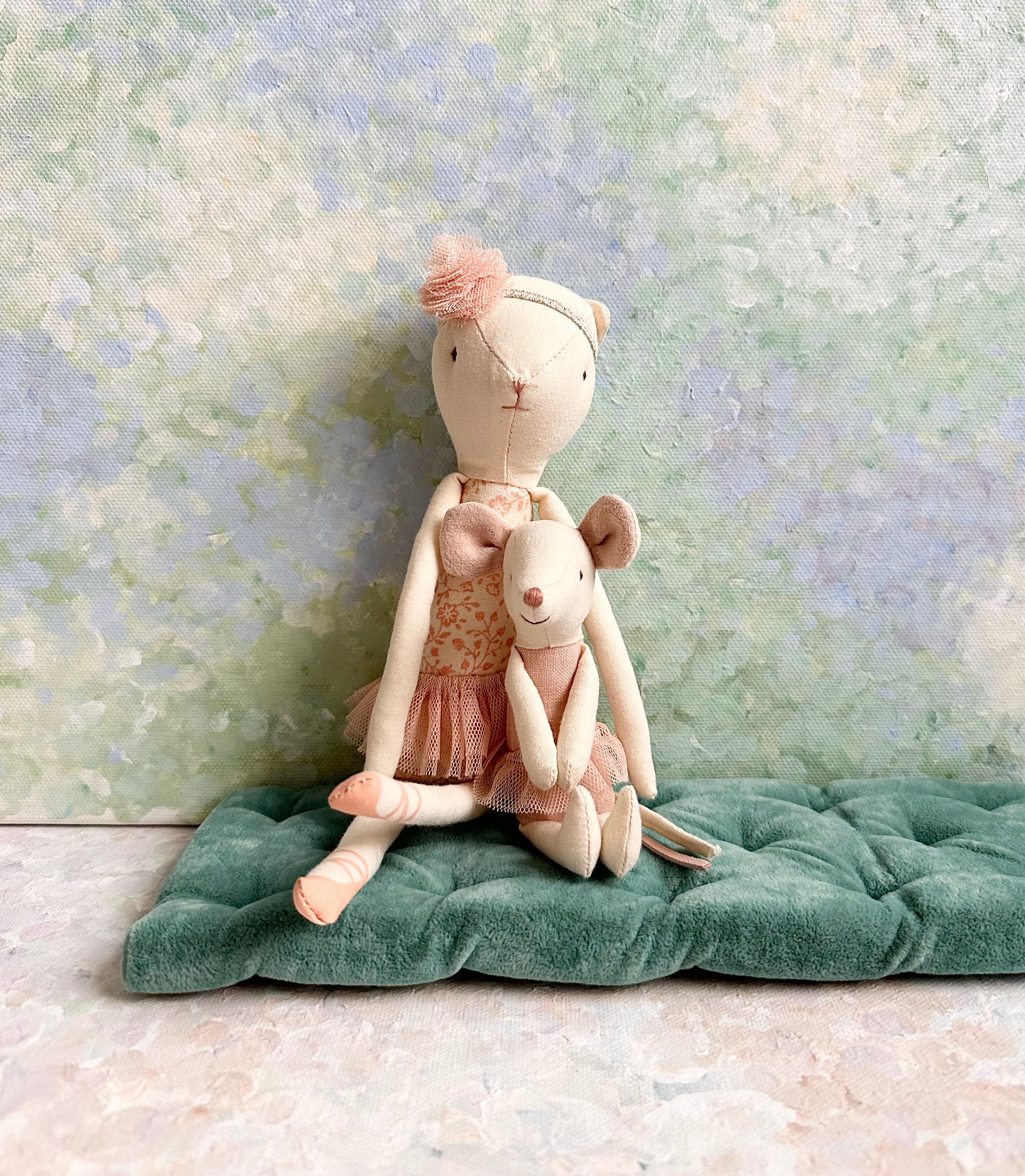 Dancing Cat & Mouse in Shoebox - 2019