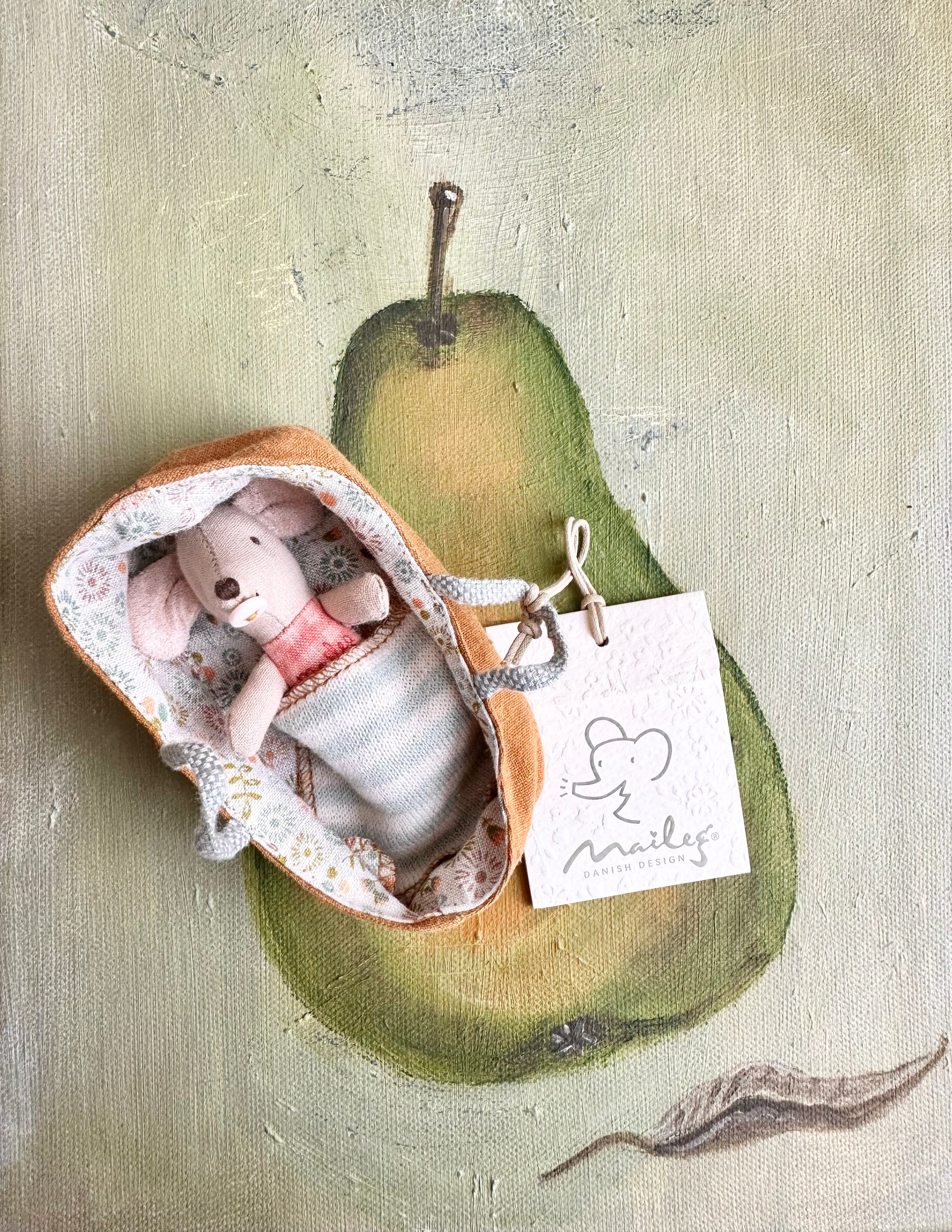Maileg baby online mouse in carrycot