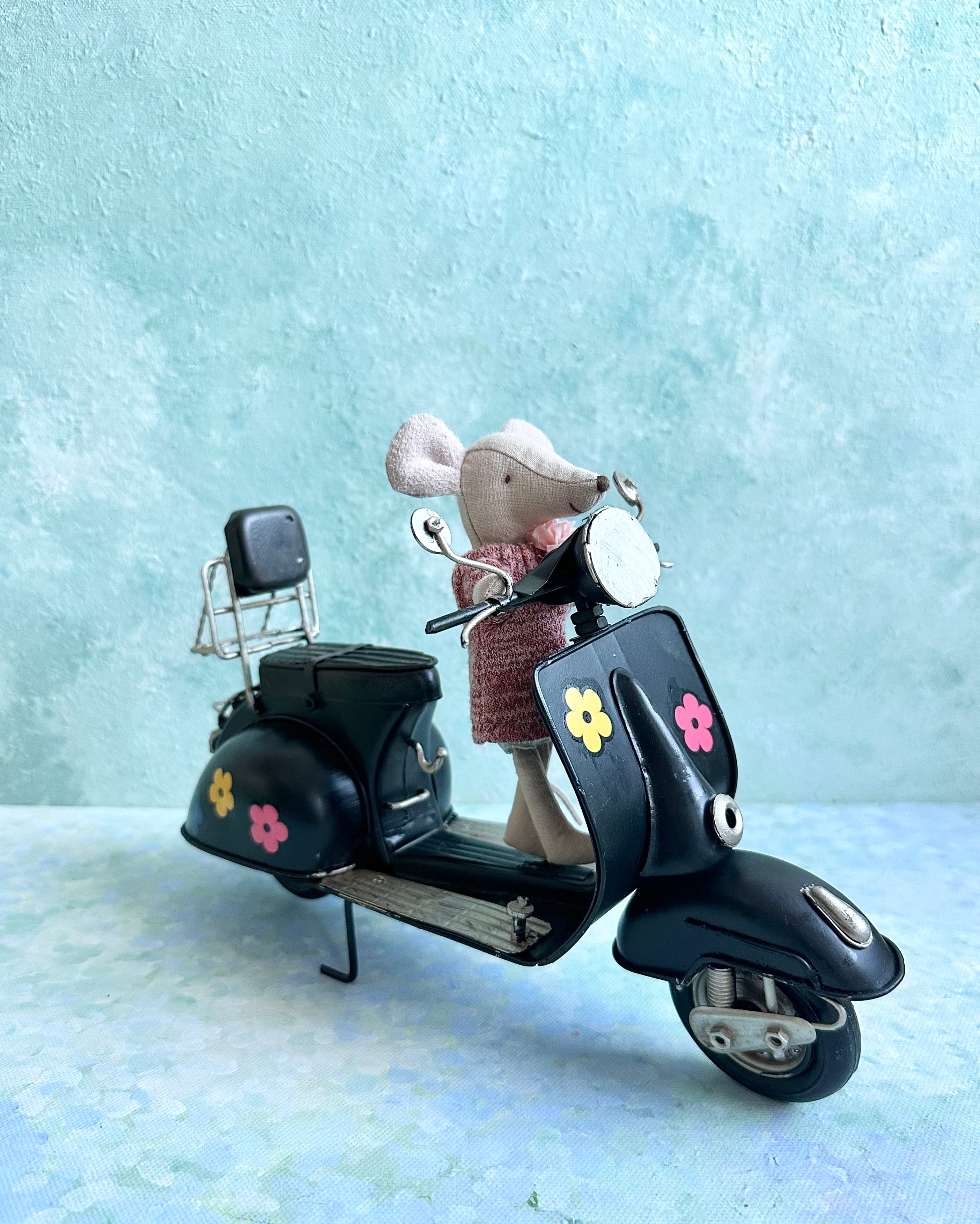 Miniature Vintage Vespa