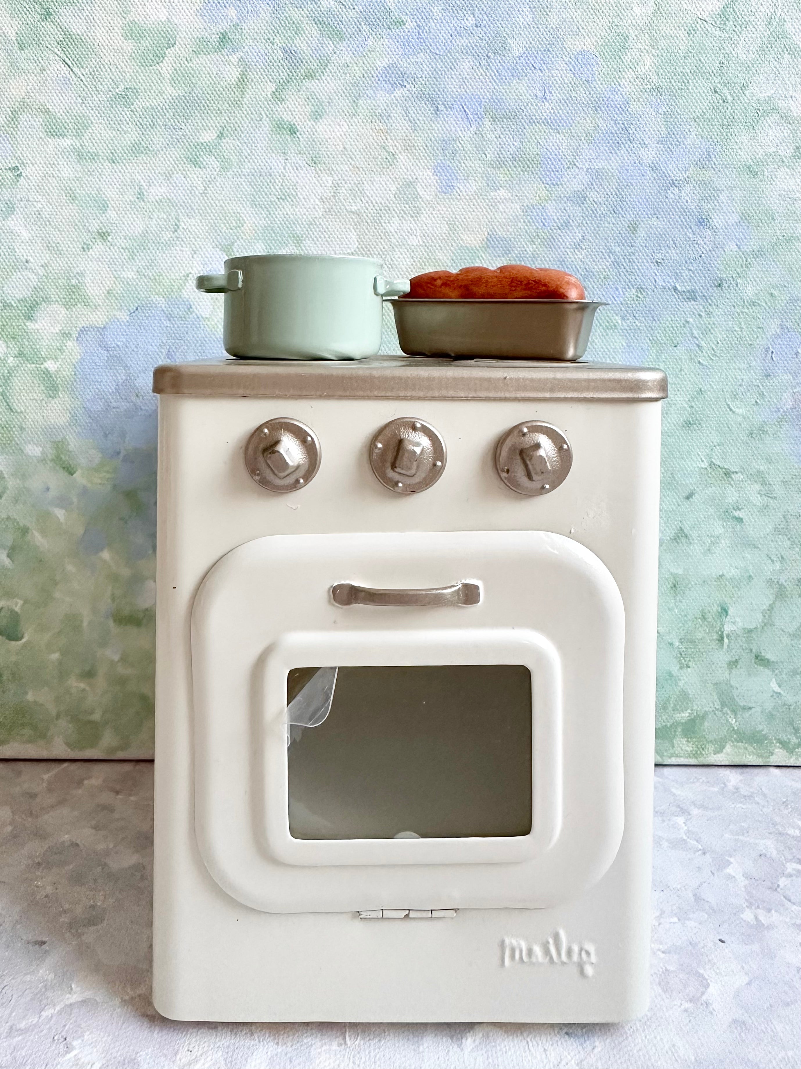 Kitchen Stove - 2017